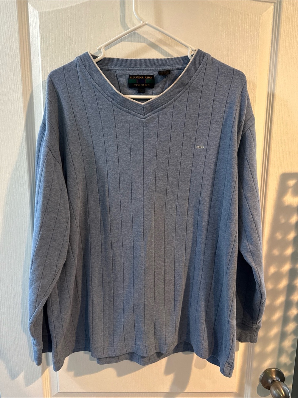 Alexander Julian Men's Blue V-Neck Sweater with Subtle Ribbing